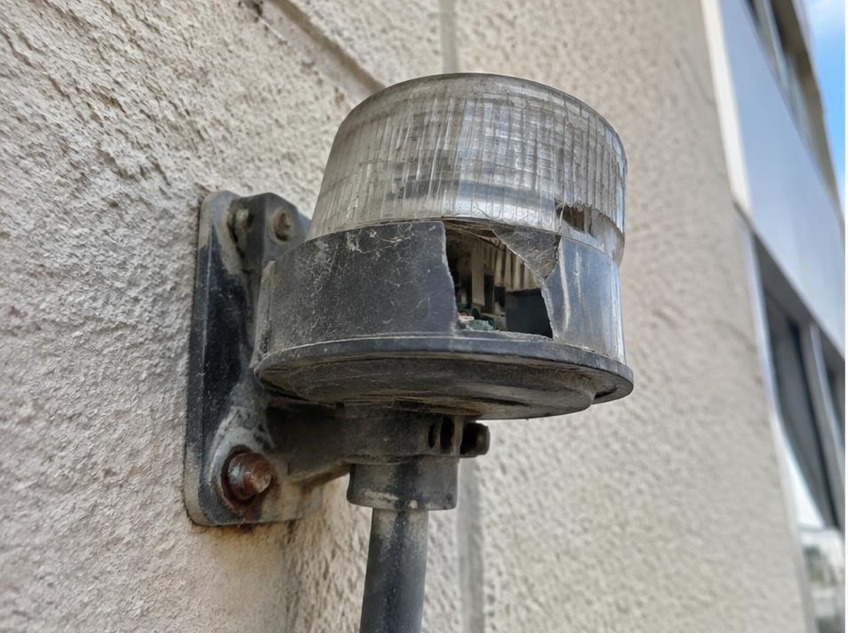 Fotocélula da fachada antes do serviço