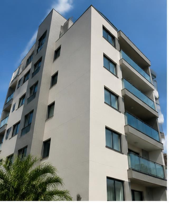 Depois — fachada com fissuras