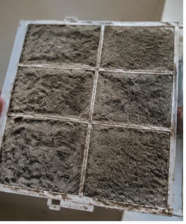 Antes — filtro de ar-condicionado sujo